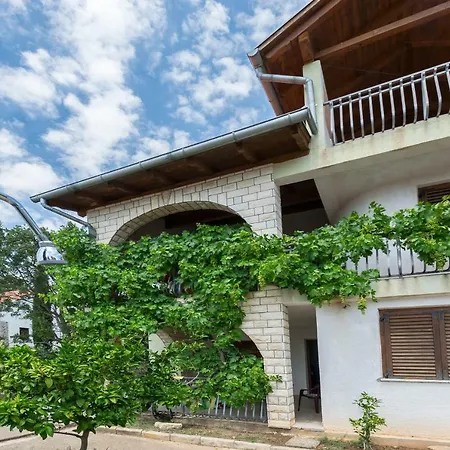 House Iva Holiday home